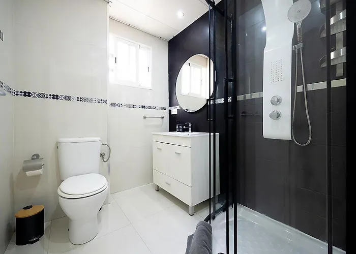 Steps From Alcazar Mosque. Heart Of St Basilio *